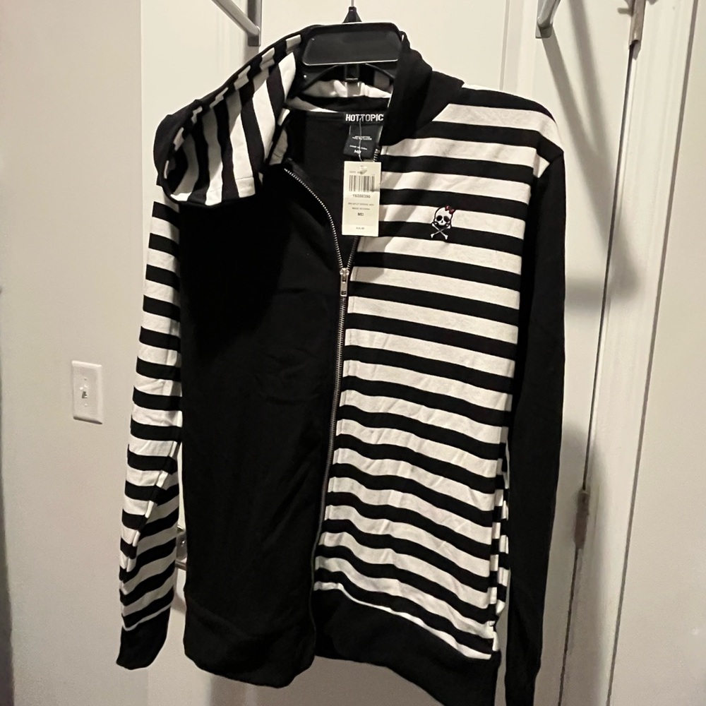Black and White Long Sleeve Zippered Sweatshirt